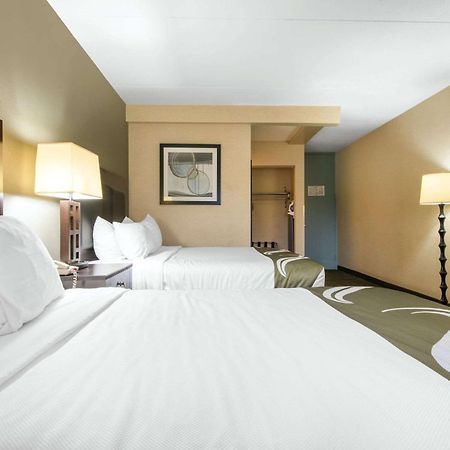 Quality Inn & Suites Charleston - Civic Center Экстерьер фото