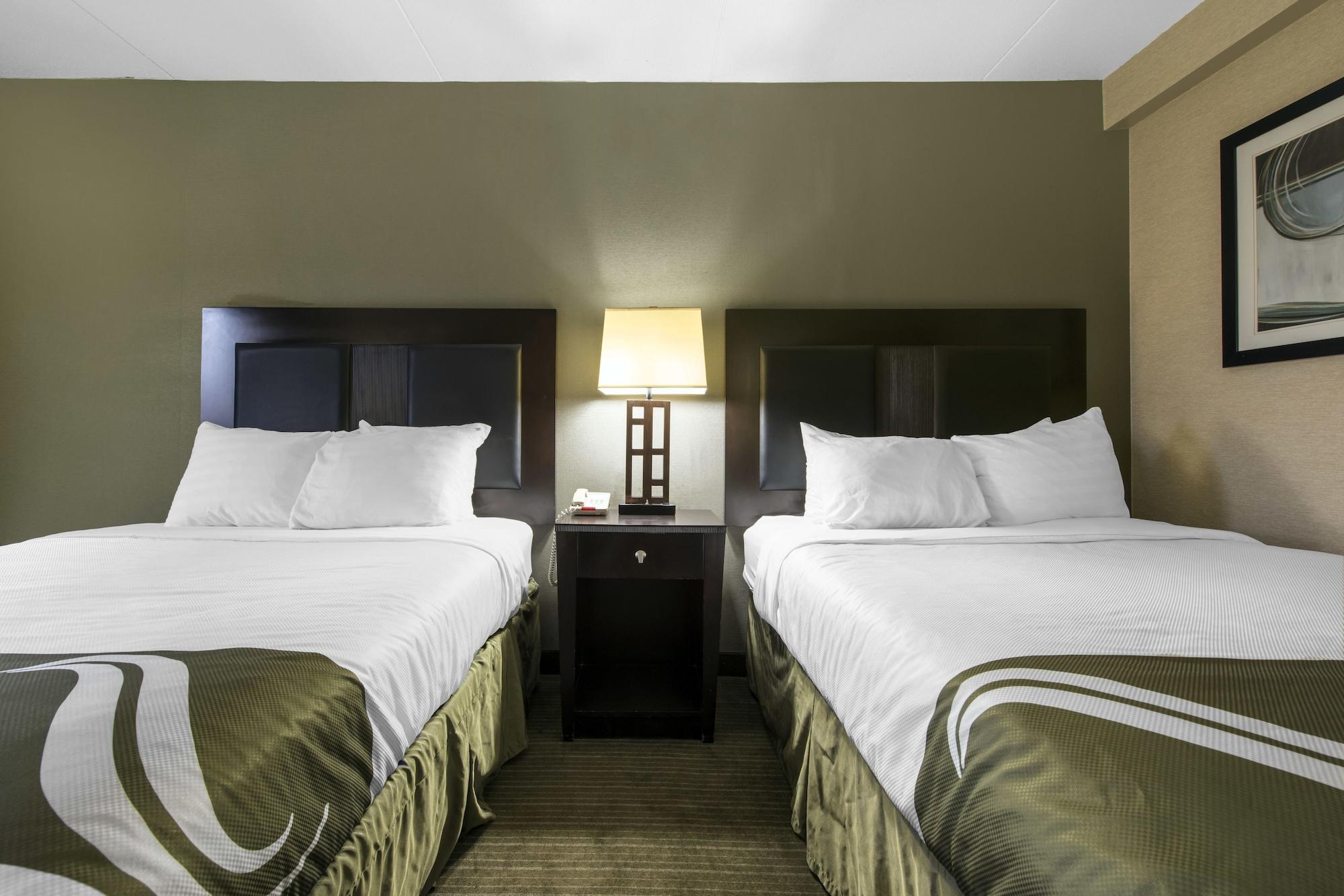 Quality Inn & Suites Charleston - Civic Center Экстерьер фото