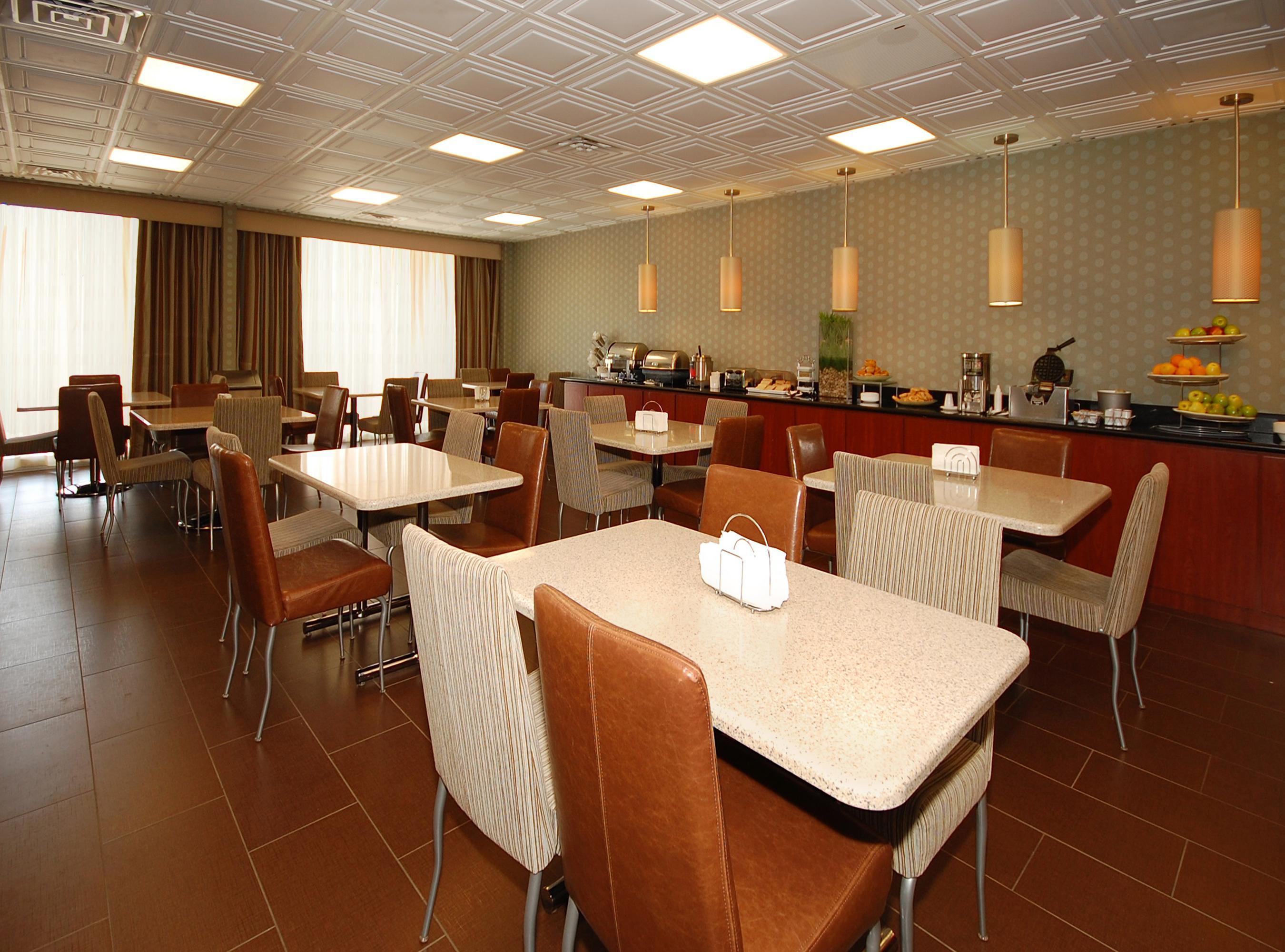 Quality Inn & Suites Charleston - Civic Center Экстерьер фото