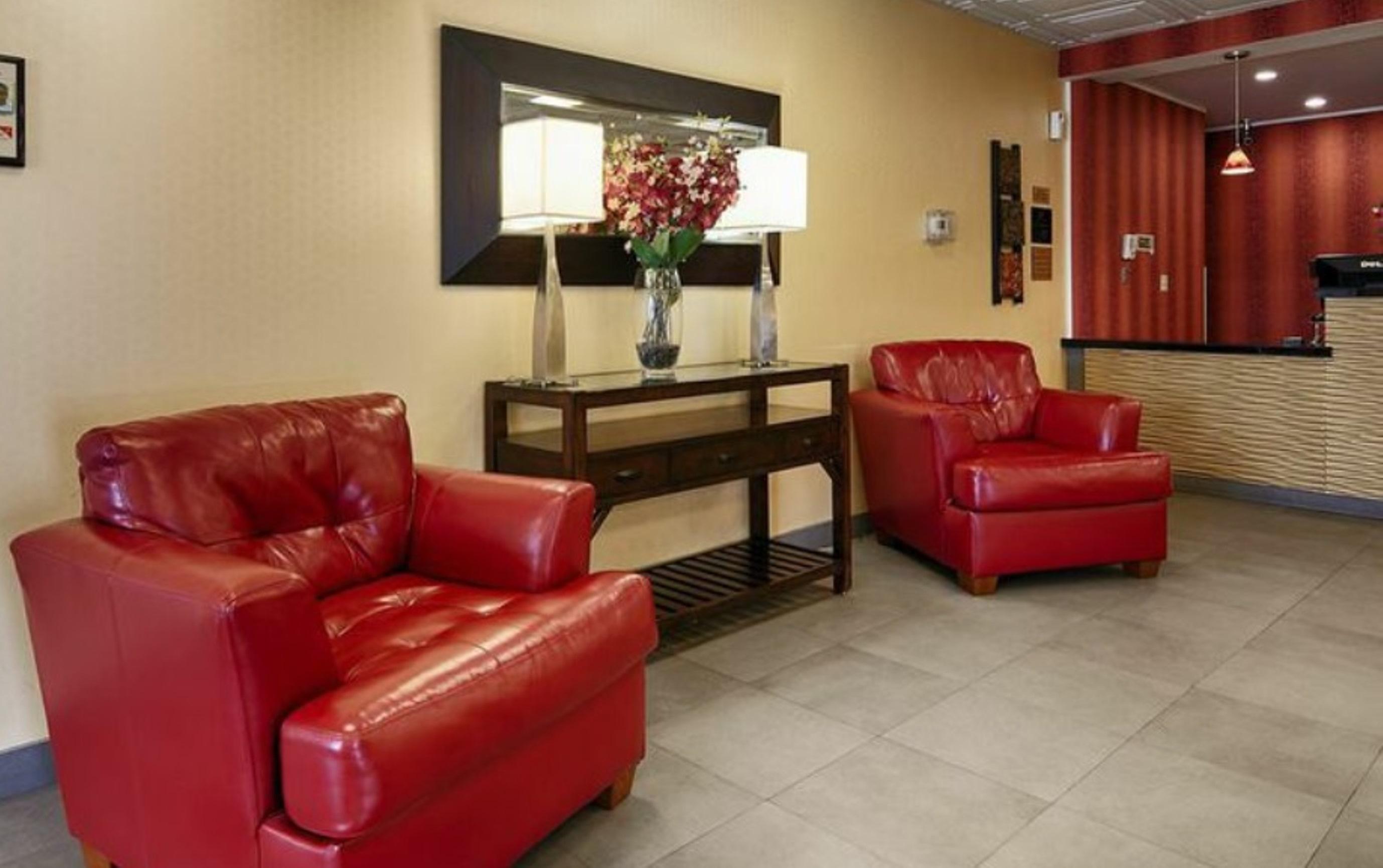 Quality Inn & Suites Charleston - Civic Center Экстерьер фото