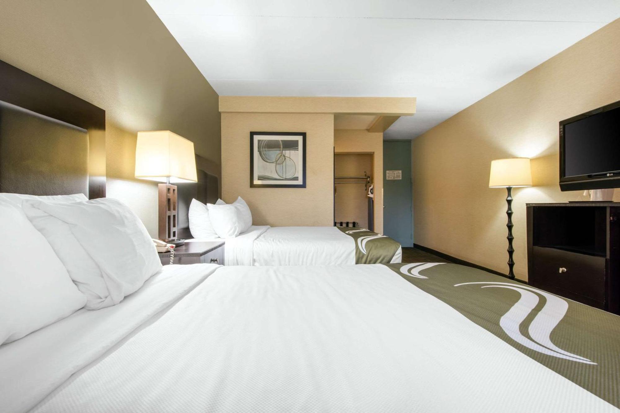 Quality Inn & Suites Charleston - Civic Center Экстерьер фото