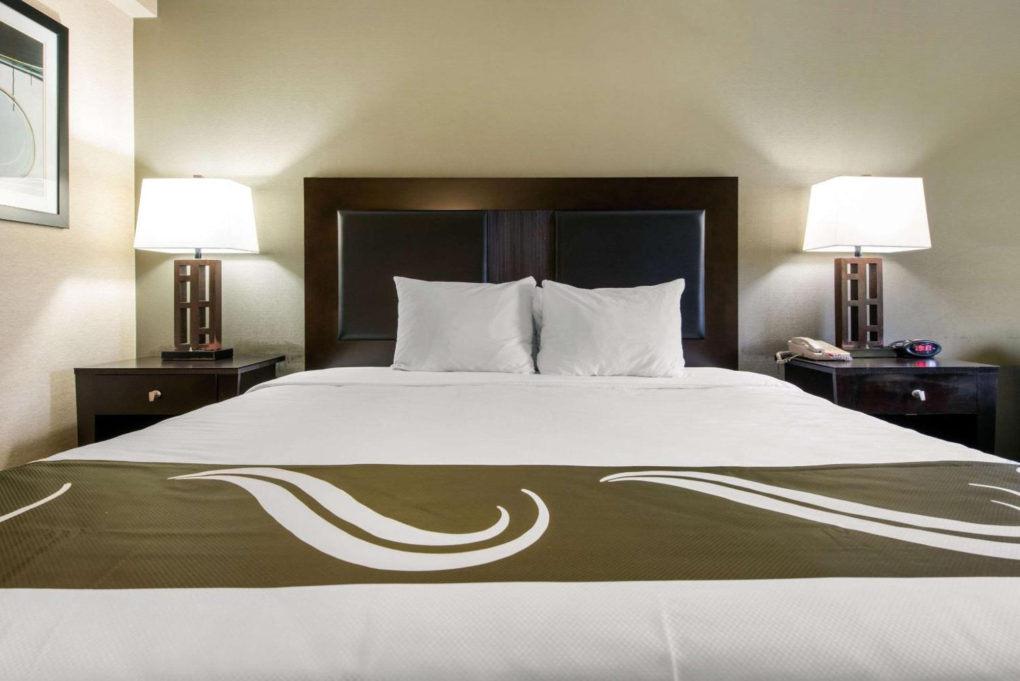 Quality Inn & Suites Charleston - Civic Center Экстерьер фото