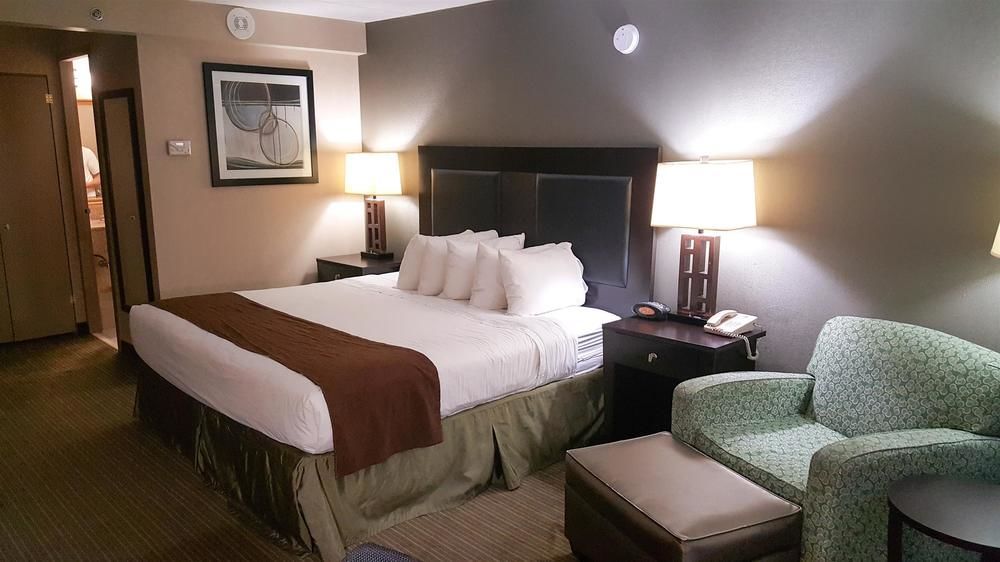 Quality Inn & Suites Charleston - Civic Center Экстерьер фото