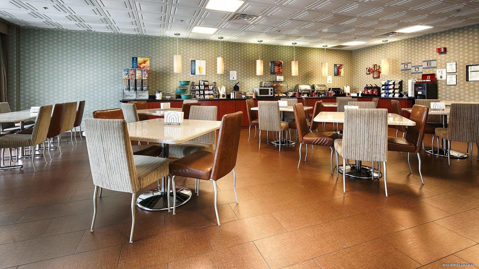 Quality Inn & Suites Charleston - Civic Center Экстерьер фото