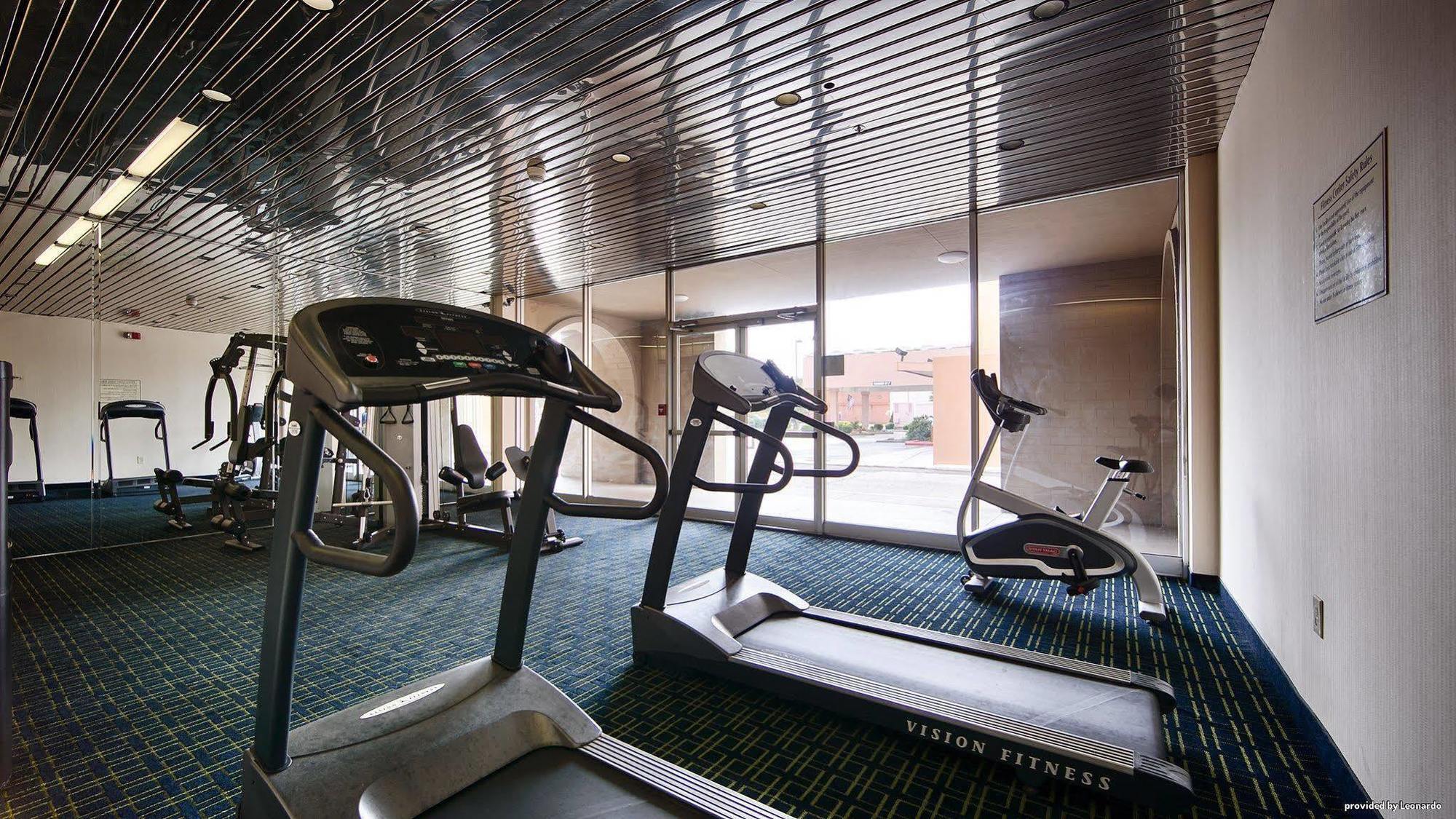 Quality Inn & Suites Charleston - Civic Center Экстерьер фото