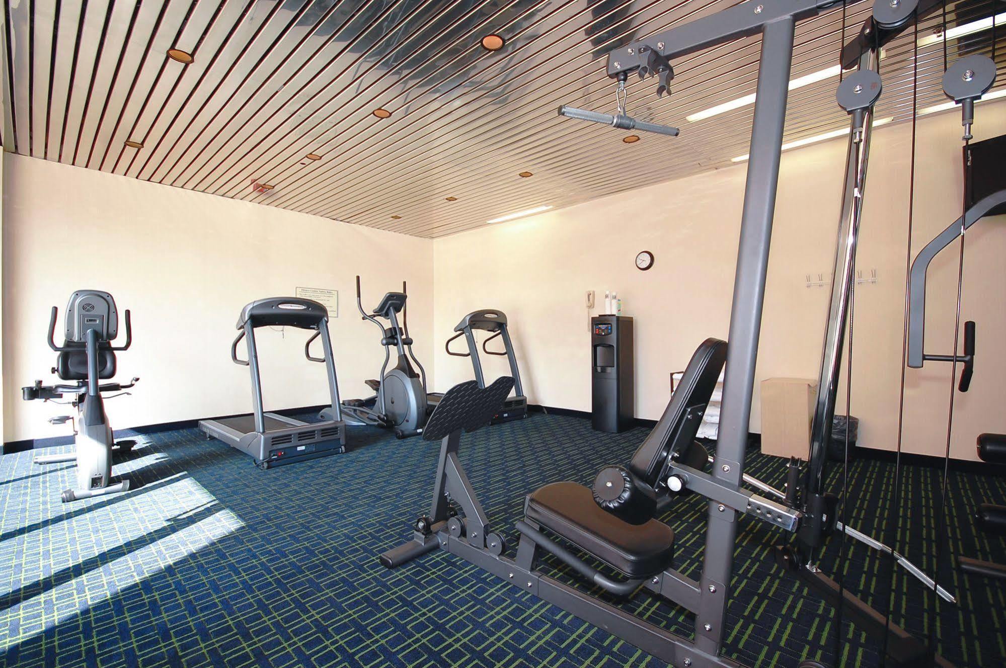 Quality Inn & Suites Charleston - Civic Center Экстерьер фото