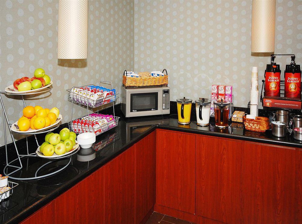 Quality Inn & Suites Charleston - Civic Center Ресторан фото