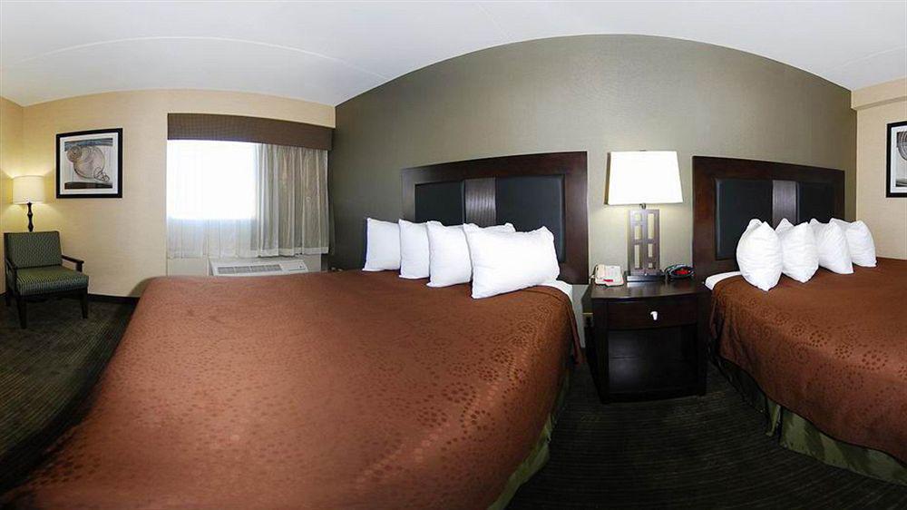 Quality Inn & Suites Charleston - Civic Center Экстерьер фото